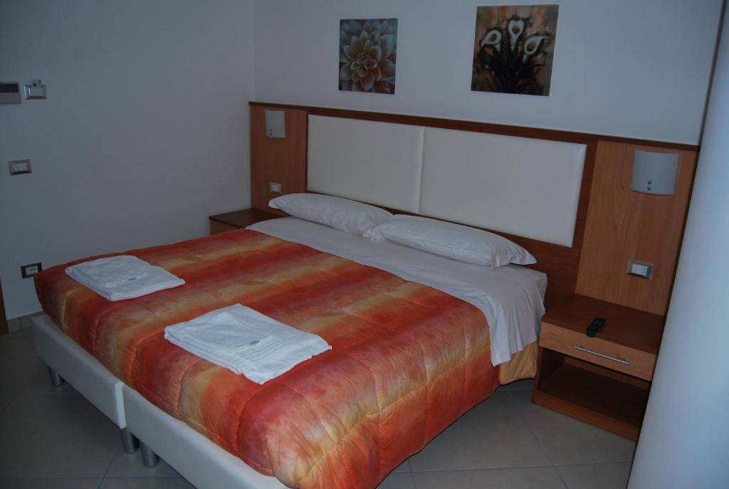 Hotel Europa Nereto Quarto foto