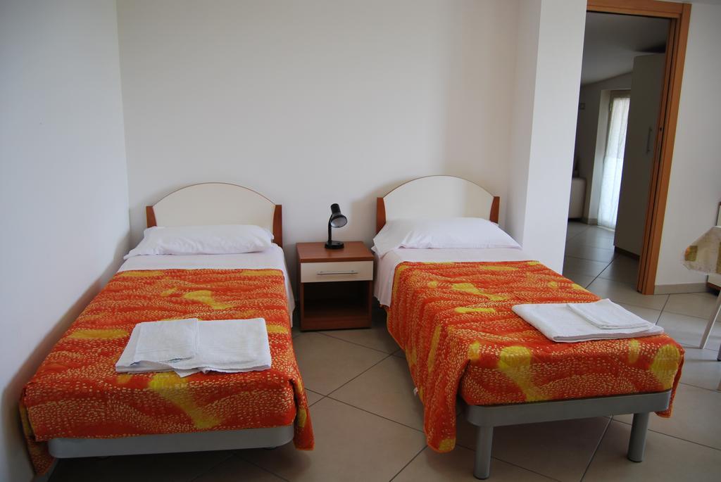 Hotel Europa Nereto Quarto foto