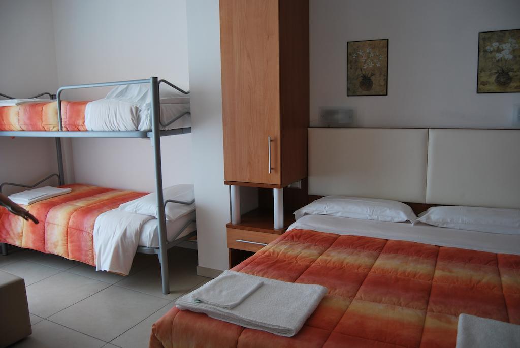 Hotel Europa Nereto Quarto foto