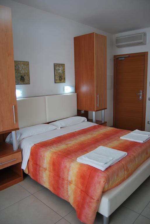 Hotel Europa Nereto Quarto foto